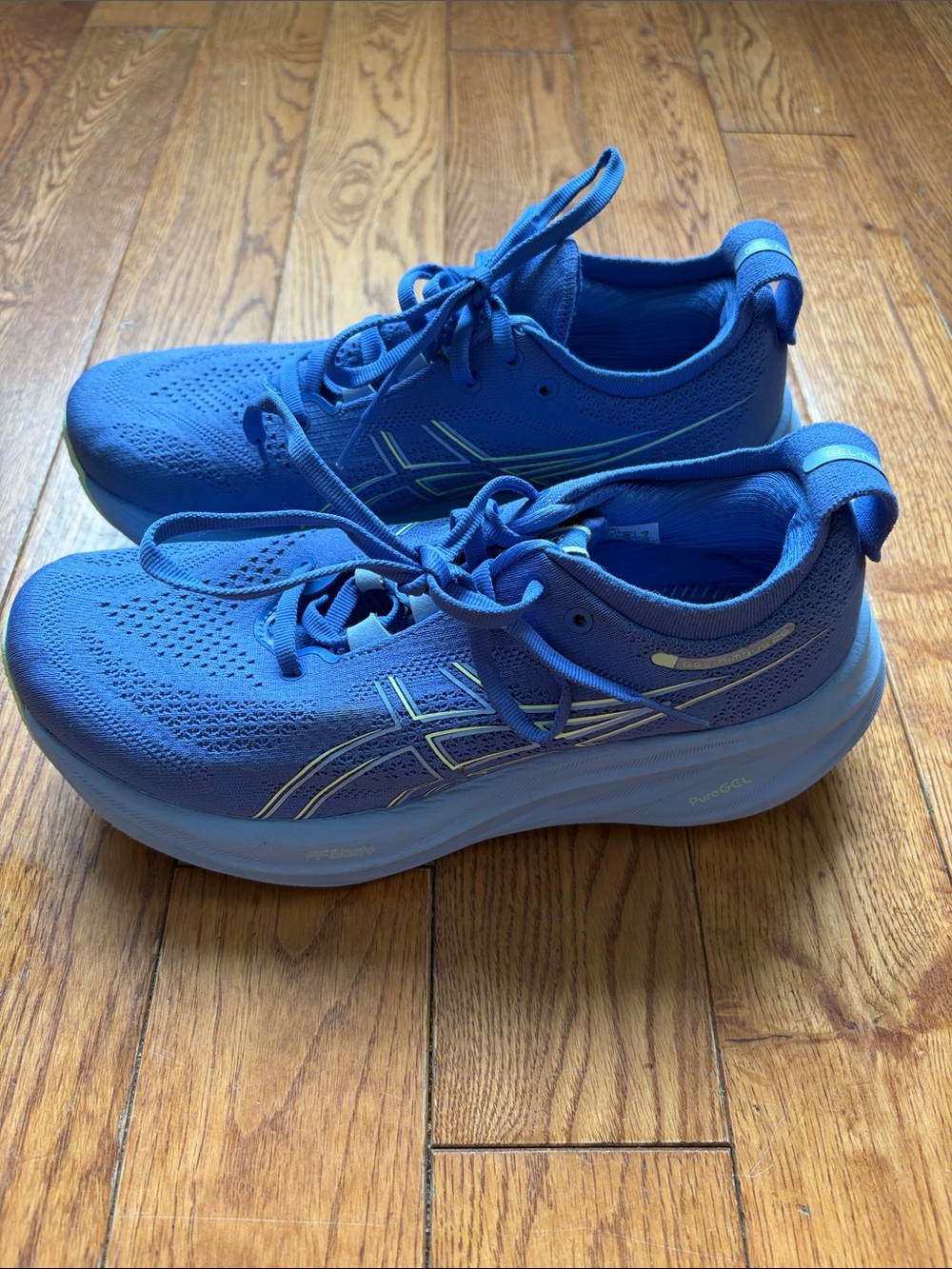 ASICS Gel-Nimbus 26 in Sapphire/Light Blue